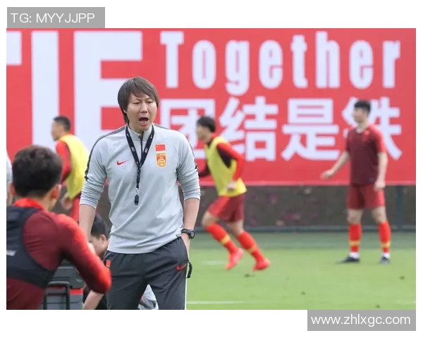 足球明星走进社区与群众同场竞技传递热爱与团结的精神