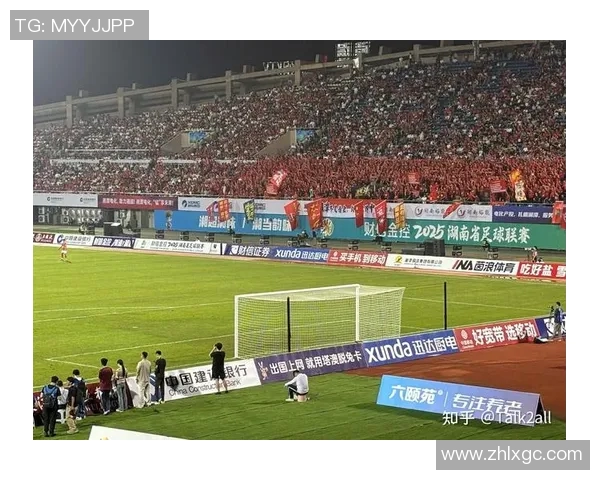 武汉足球明星友谊赛盛况空前球迷热情高涨共庆足球盛宴