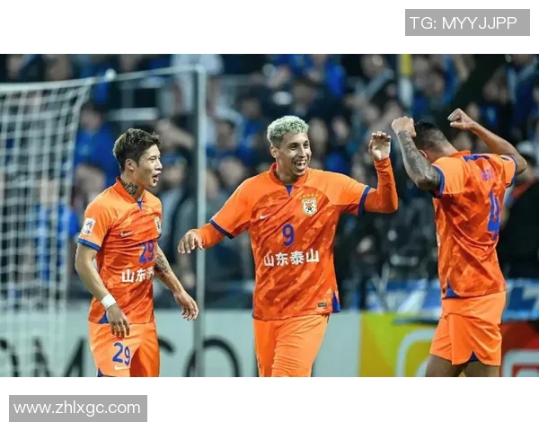 足球明星是否已经来到昆明进行友谊赛引发球迷热议