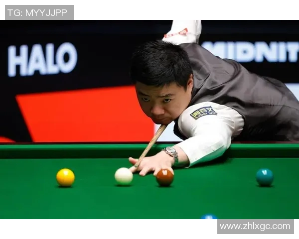 丁俊晖与迈克尔怀特激战正酣乒乓球场上的巅峰对决引发热议 丁俊晖与迈克尔怀特激战正酣乒乓球场上的巅峰对决引发热议